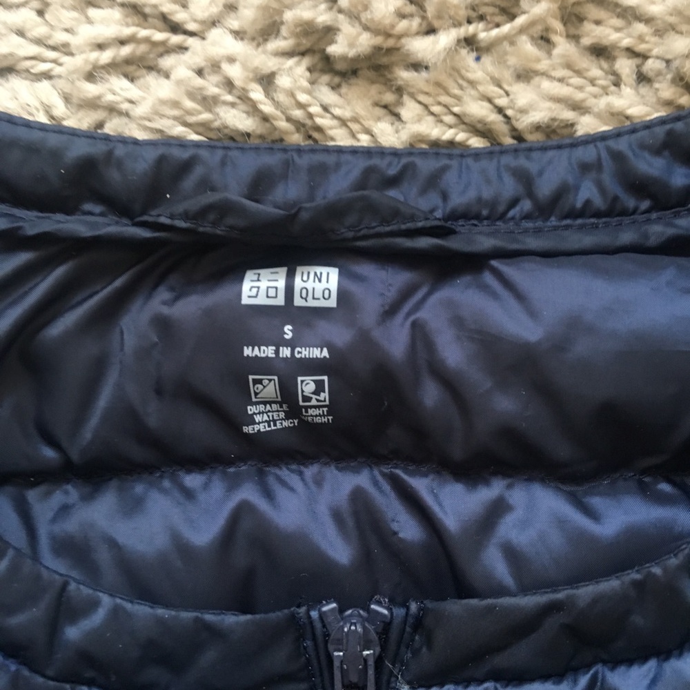 SOLD!‼️Uniqlo | sleeveless puffer vest size small - Picture 5 of 7